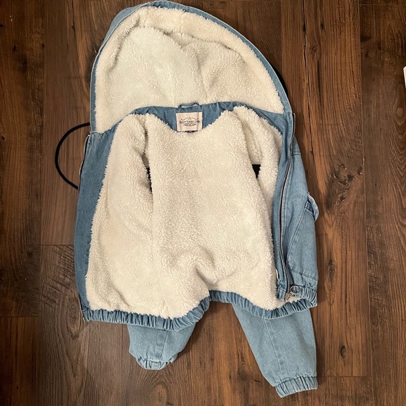 Fluffy inside denim jacket - Picture 2 of 3